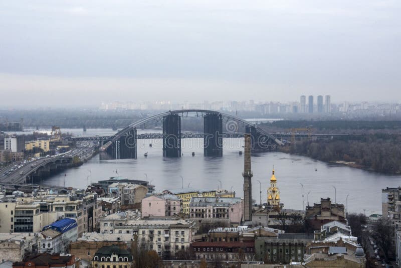 Sikt av Kiev från kyrkan för St Andrew ` s, Kiev, Ukraina royaltyfri foto Sikt av Kiev från kyrkan för St Andrew ` s, Kiev, Ukraina royaltyfri foto