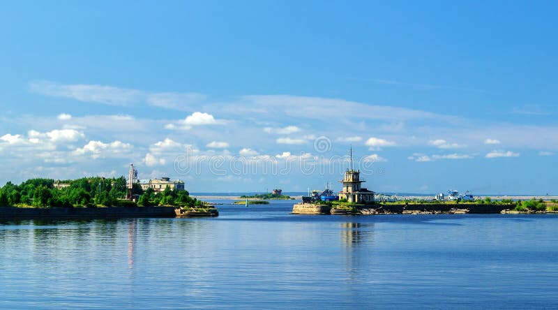 Sikt av köpmanhamnen i Kronstadt royaltyfri fotografi Sikt av köpmanhamnen i Kronstadt royaltyfri fotografi