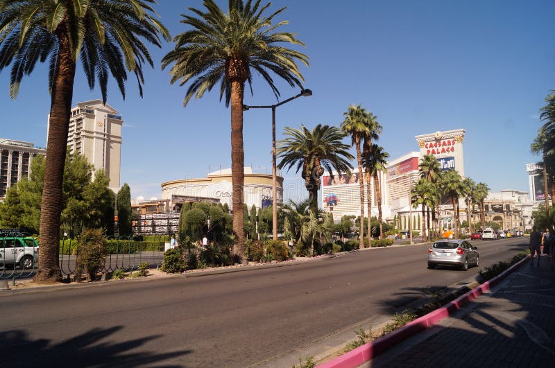 Sikt av Laset Vegas Boulevard och Caesars Palacehotellet arkivbilder Sikt av Laset Vegas Boulevard och Caesars Palacehotellet arkivbilder