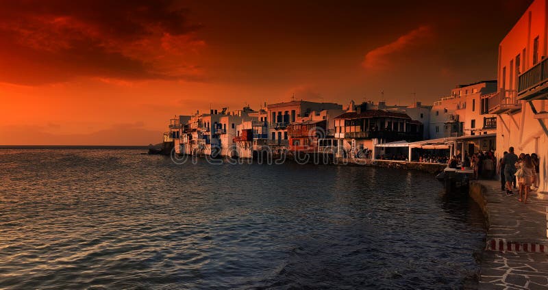 Sikt av lilla Venedig på solnedgången på den Mykonos ön, i Grekland royaltyfria foton Sikt av lilla Venedig på solnedgången på den Mykonos ön, i Grekland royaltyfria foton
