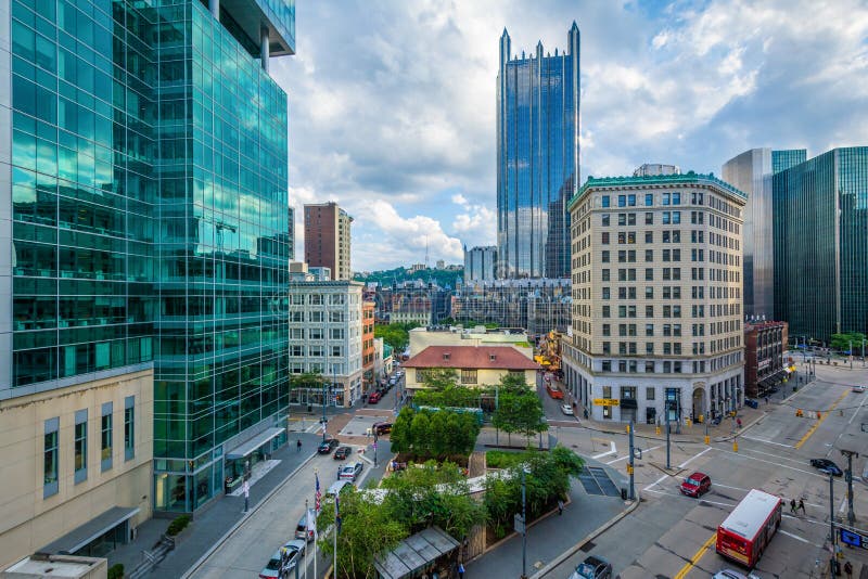 Sikt av moderna skyskrapor i i stadens centrum Pittsburgh, Pennsylvania arkivfoton Sikt av moderna skyskrapor i i stadens centrum Pittsburgh, Pennsylvania arkivfoton