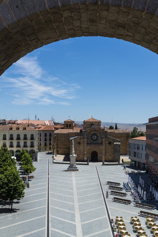 Sikt av plazaen Santa Teresa, Avila, Castilla y Leon, Spanien arkivfoto Sikt av plazaen Santa Teresa, Avila, Castilla y Leon, Spanien arkivfoto