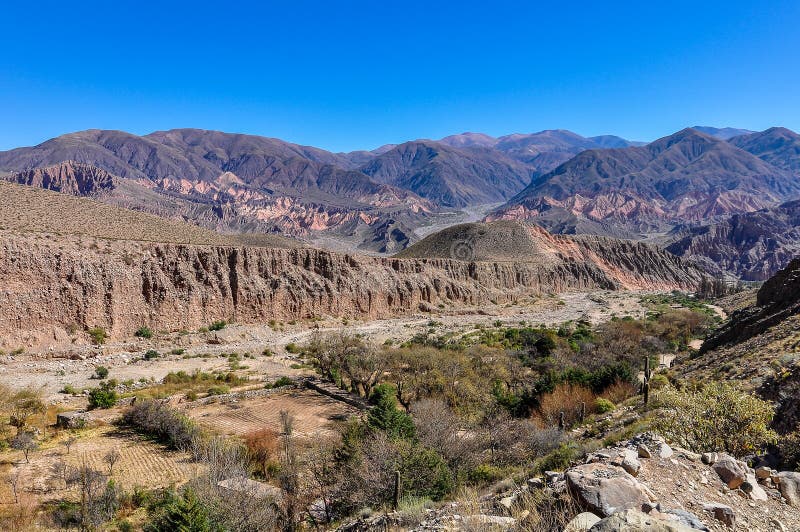 Sikt av Quebradaen de la Humahuaca, Argentina royaltyfri fotografi Sikt av Quebradaen de la Humahuaca, Argentina royaltyfri fotografi