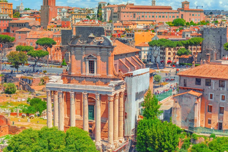 Sikt av Roman Forum från kullen av Palatine - en allmän ov arkivbild Sikt av Roman Forum från kullen av Palatine - en allmän ov arkivbild