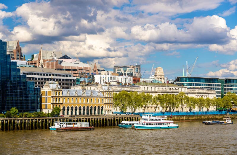 Sikt av staden av London det beställnings- huset royaltyfri bild Sikt av staden av London det beställnings- huset royaltyfri bild