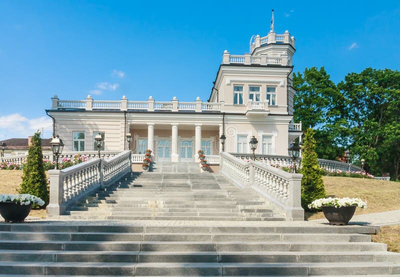 Sikt av stadsmuseet Druskininkai royaltyfri foto Sikt av stadsmuseet Druskininkai royaltyfri foto
