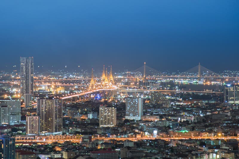Sikt f?r Bangkok stadsnatt med huvudsaklig trafik E royaltyfria foton Sikt f?r Bangkok stadsnatt med huvudsaklig trafik E royaltyfria foton
