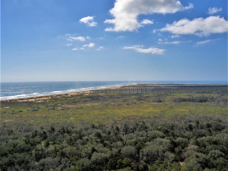 Sikt från den uddeHatteras fyren arkivbild