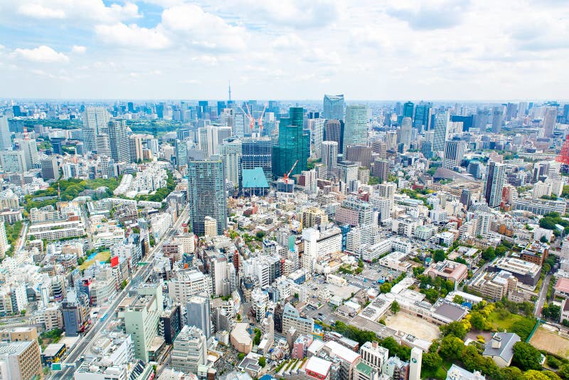 Sikt från ovannämnt på det Tokyo tornet med horisont i Japan royaltyfri bild Sikt från ovannämnt på det Tokyo tornet med horisont i Japan royaltyfri bild