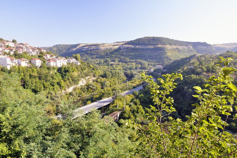 Sikt från Veliko Tarnovo, medeltida stad i Bulgarien arkivbild Sikt från Veliko Tarnovo, medeltida stad i Bulgarien arkivbild