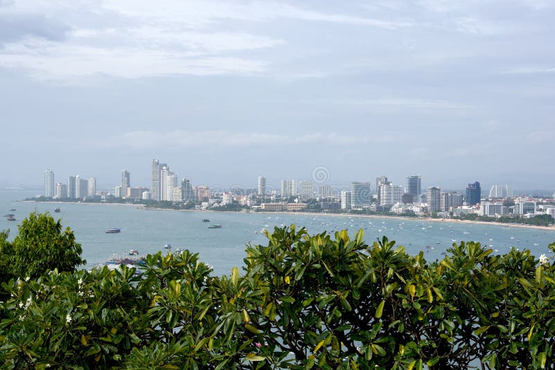 Sikt för hög vinkel av den Pattaya hamnen i Thailand arkivfoton Sikt för hög vinkel av den Pattaya hamnen i Thailand arkivfoton