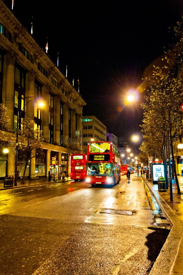 Sikt för Oxford gatanatt i London, UK arkivfoton Sikt för Oxford gatanatt i London, UK arkivfoton