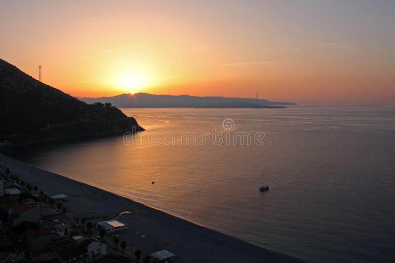 sikt för strandcalabria italy scilla arkivbilder sikt för strandcalabria italy scilla arkivbilder