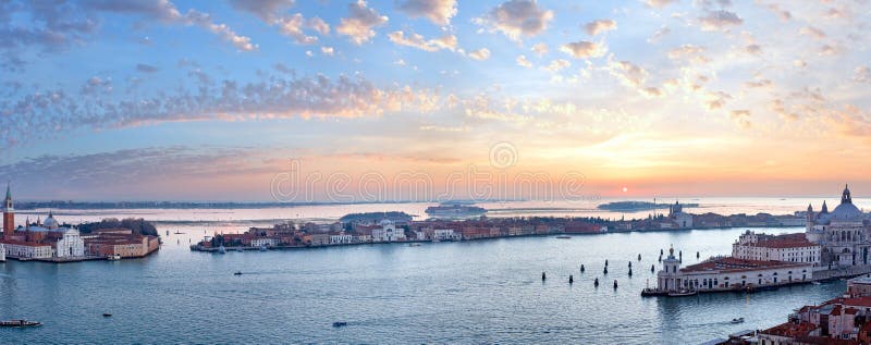 Sikt för Venedig stadsItalien solnedgång panorama fotografering för bildbyråer Sikt för Venedig stadsItalien solnedgång panorama fotografering för bildbyråer