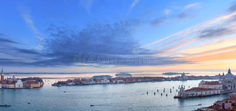 Sikt för Venedig stadsItalien solnedgång panorama royaltyfri foto Sikt för Venedig stadsItalien solnedgång panorama royaltyfri foto