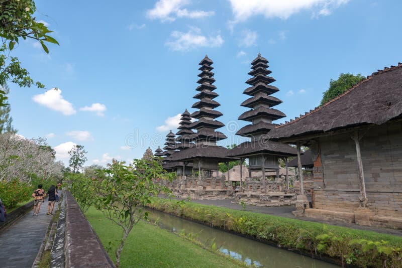 Sikt inom av Pura Taman Ayun i Bali, Indonesien royaltyfria bilder