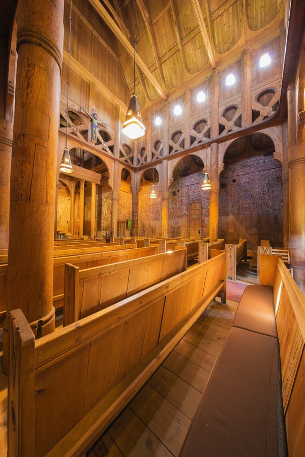 Sikt inom den Heddal notsystemkyrkan arkivbild