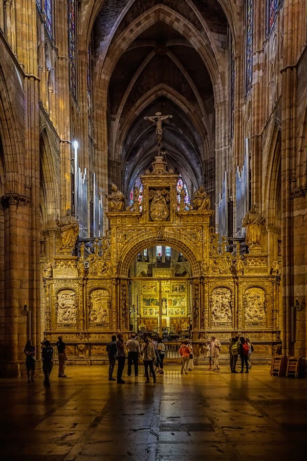 Sikt inre Leon Cathedral arkivfoto