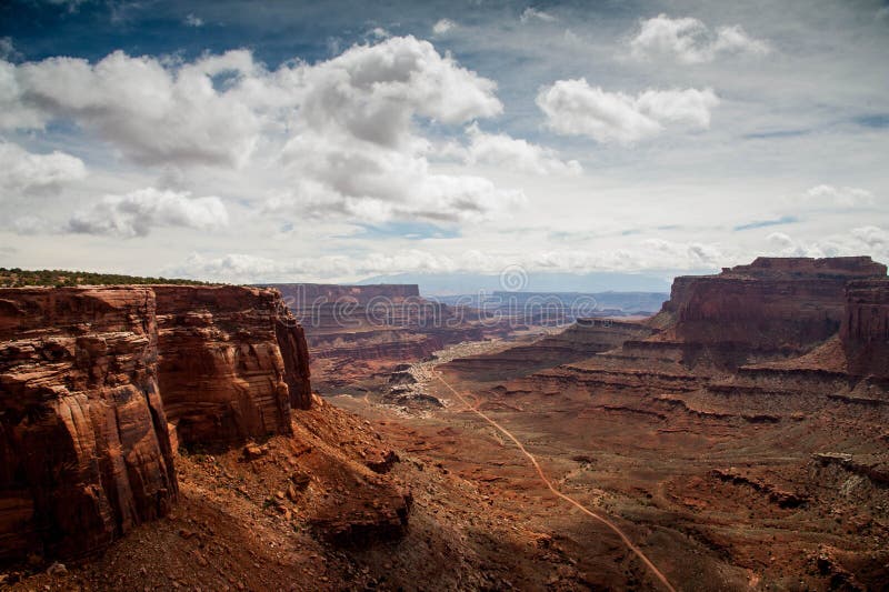 Sikt uppifrån av den Shafer slingan i Canyonlands arkivfoton Sikt uppifrån av den Shafer slingan i Canyonlands arkivfoton