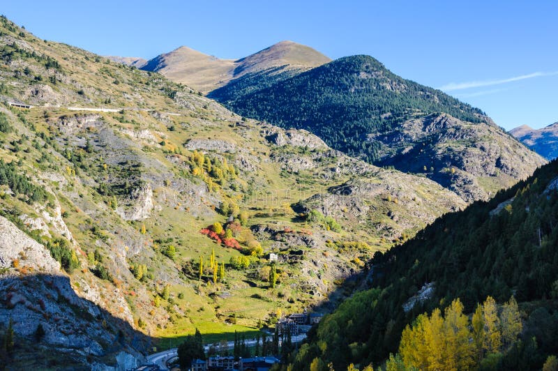 Sikten av bergen runt om Canillo, Andorra arkivfoton Sikten av bergen runt om Canillo, Andorra arkivfoton