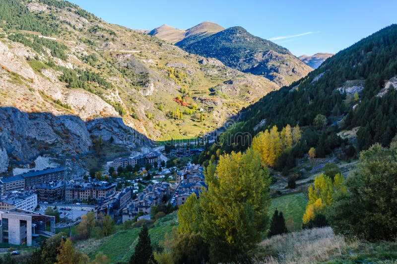 Sikten av bergen runt om Canillo, Andorra arkivfoton Sikten av bergen runt om Canillo, Andorra arkivfoton