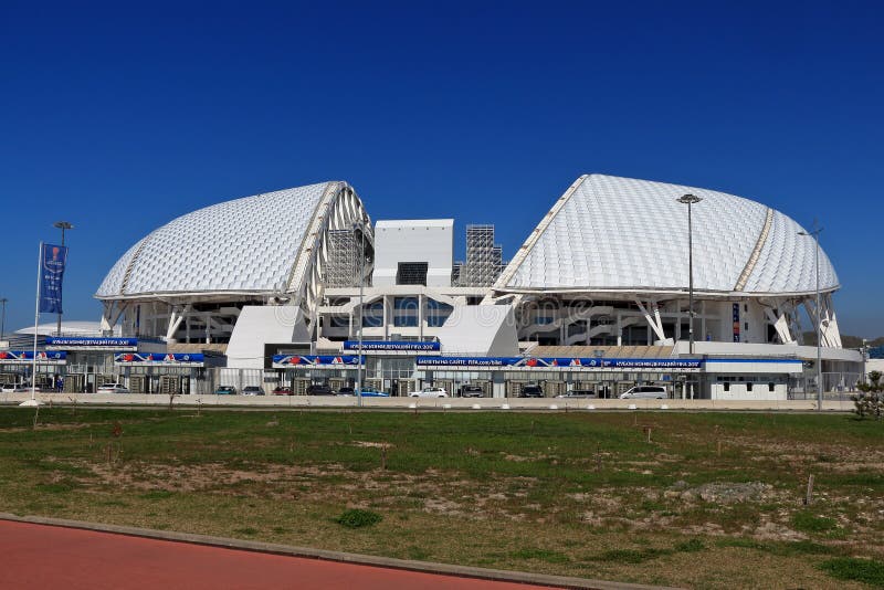 Sikten av den Fisht stadion i det olympiskt parkerar, Ryssland arkivbild Sikten av den Fisht stadion i det olympiskt parkerar, Ryssland arkivbild