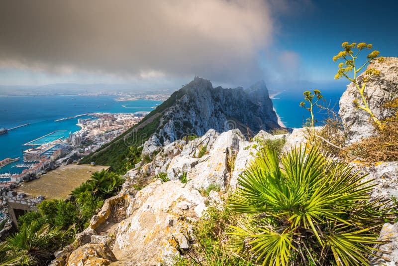 Sikten av Gibraltar vaggar från upperen vaggar arkivfoton Sikten av Gibraltar vaggar från upperen vaggar arkivfoton