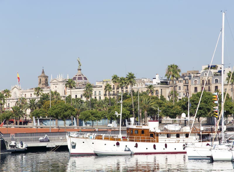 Sikten av lyx seglar på portOS:en i Barcelona arkivbilder Sikten av lyx seglar på portOS:en i Barcelona arkivbilder