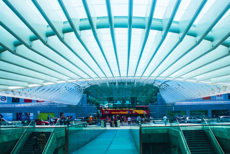 Sikten inre Estação gör Oriente, östlig stationsgare i Lissabon, Portugal fotografering för bildbyråer