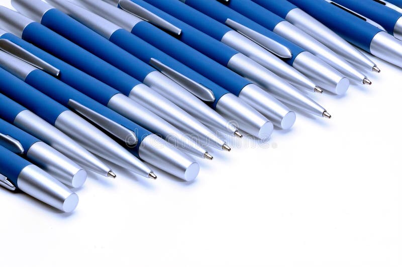 Silber-blaue Metallstifte lokalisiert auf weißem Hintergrund lizenzfreies stockbild Silber-blaue Metallstifte lokalisiert auf weißem Hintergrund lizenzfreies stockbild