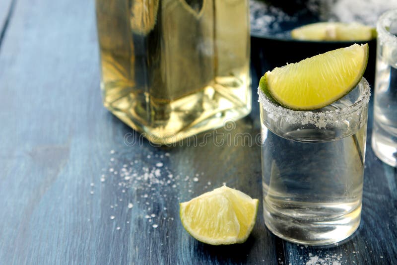 Tequila-Silber Mit Zitrone Und Salz Stockfoto - Bild von kultur, studio ...