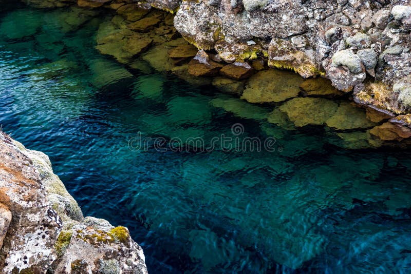 Silfra klyfta med härlig vattenfärg på Thingvellir royaltyfri foto Silfra klyfta med härlig vattenfärg på Thingvellir royaltyfri foto