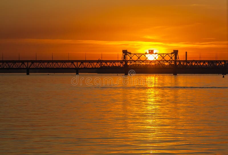 Silhouet van de brug stock afbeelding Silhouet van de brug stock afbeelding