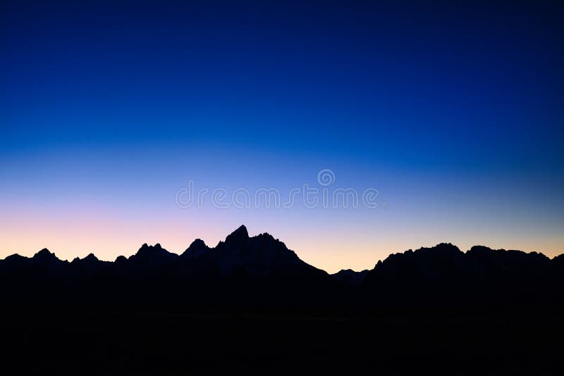 Silhouet van Teton-Bergketen bij nacht, de V.S. stock afbeeldingen Silhouet van Teton-Bergketen bij nacht, de V.S. stock afbeeldingen