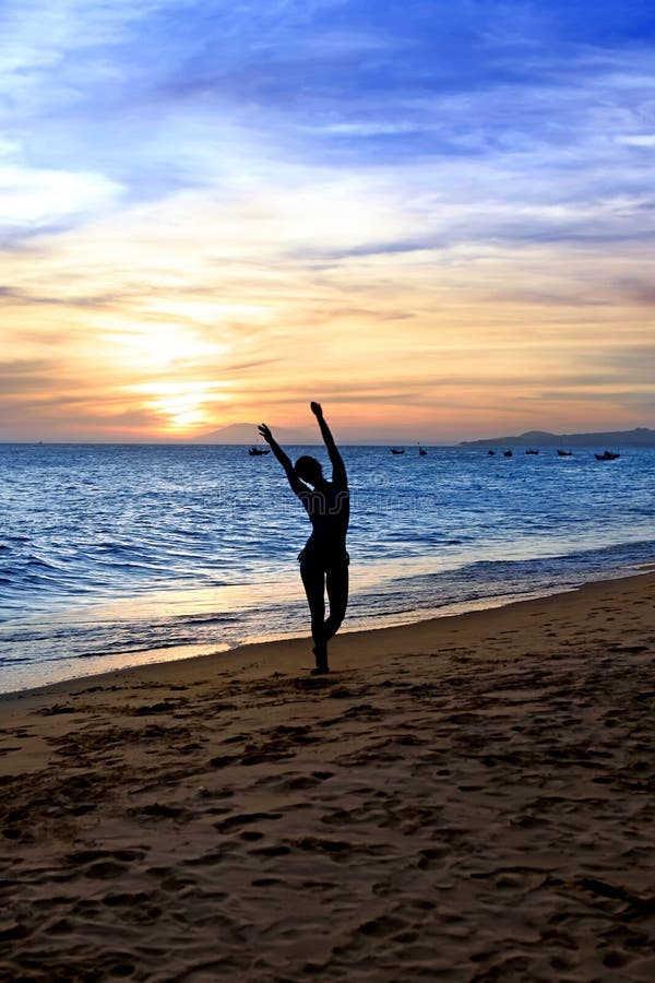 Silhouette dancing woman on the sunset