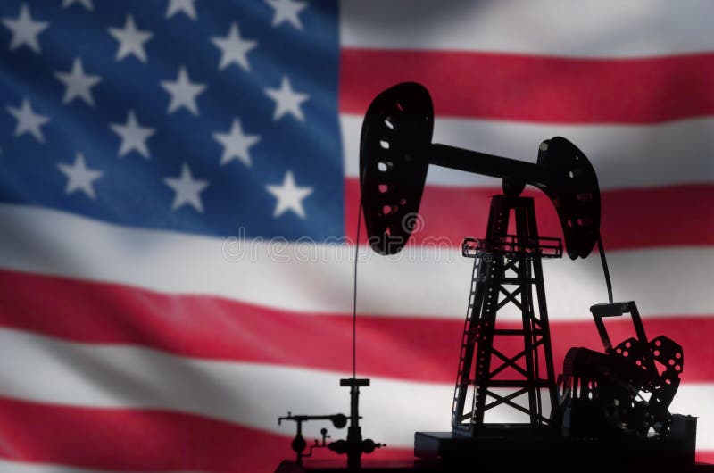 Silhouette d'une pompe à pétrole photos stock