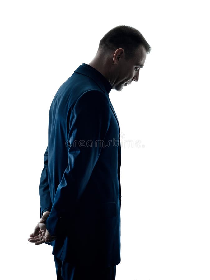 Silhouette debout de tristesse d'homme d'affaires d'isolement images stock
