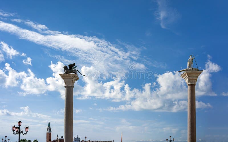 Silhouette des colonnes de St Mark et de St Theodore photo libre de droits Silhouette des colonnes de St Mark et de St Theodore photo libre de droits