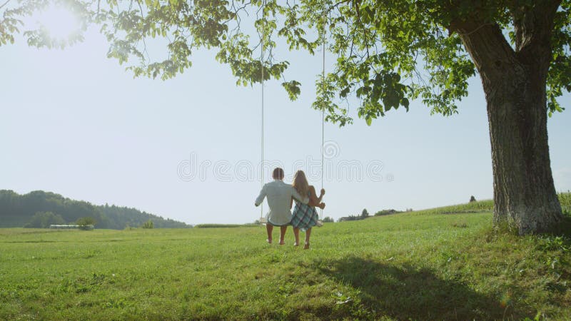 https://thumbs.dreamstime.com/b/silhouette-man-woman-enjoying-view-summer-afternoon-romantic-swing-silhouette-unrecognizable-young-couple-swaying-251959848.jpg