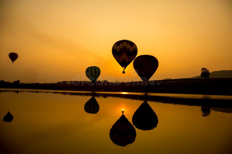 Hot air balloon in senset