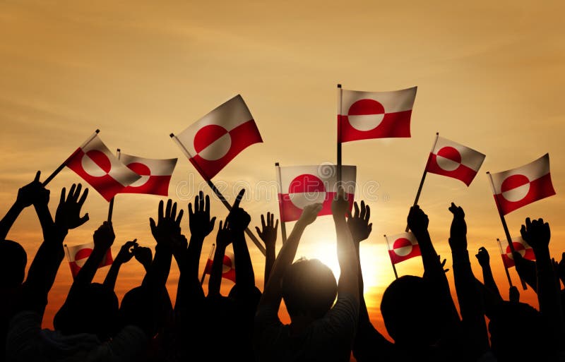 Silhouetten van de Vlag van de Mensenholding van Groenland stock afbeelding Silhouetten van de Vlag van de Mensenholding van Groenland stock afbeelding