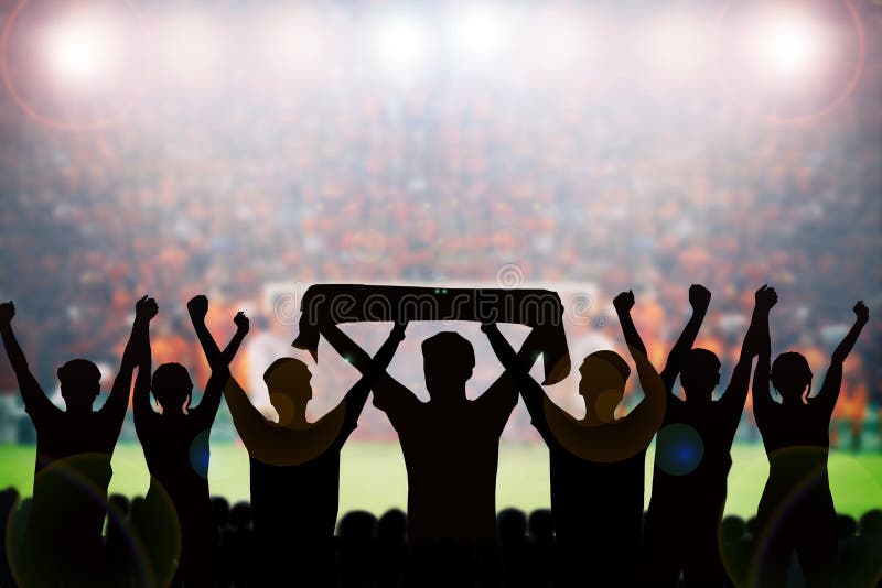 silhouetten van Voetbalventilators in een gelijke en Toeschouwers bij voetbal