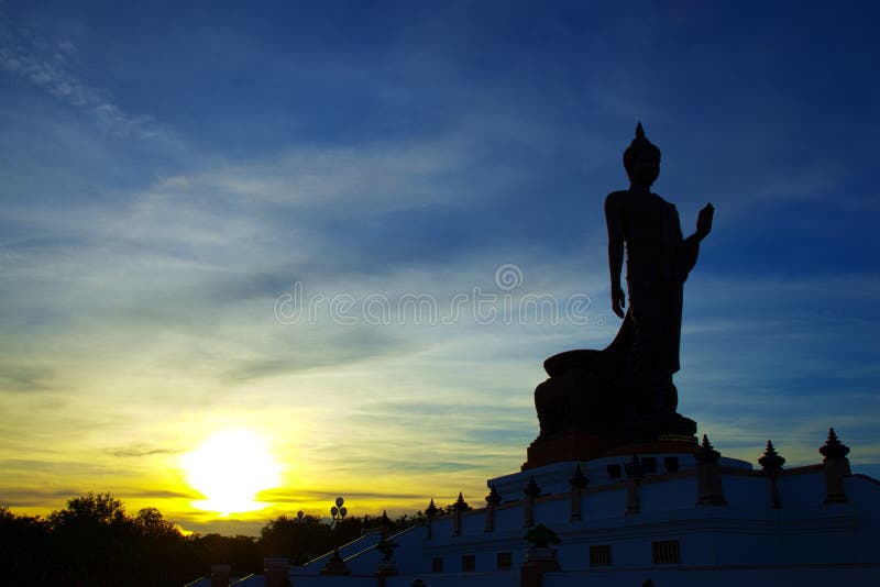 Silhouettes of the Big Buddha.