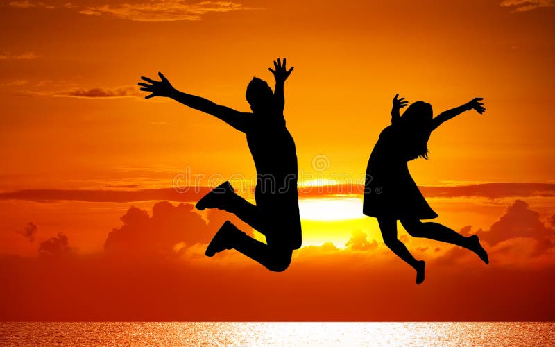 Enfants Avec Le Cerf-volant Au Coucher Du Soleil Image stock - Image du  fonctionnement, avec: 67018303