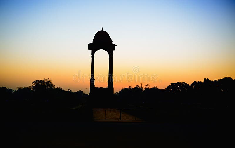 Silhueta da porta da Índia do dossel no rajpath, Nova Deli foto de stock Silhueta da porta da Índia do dossel no rajpath, Nova Deli foto de stock
