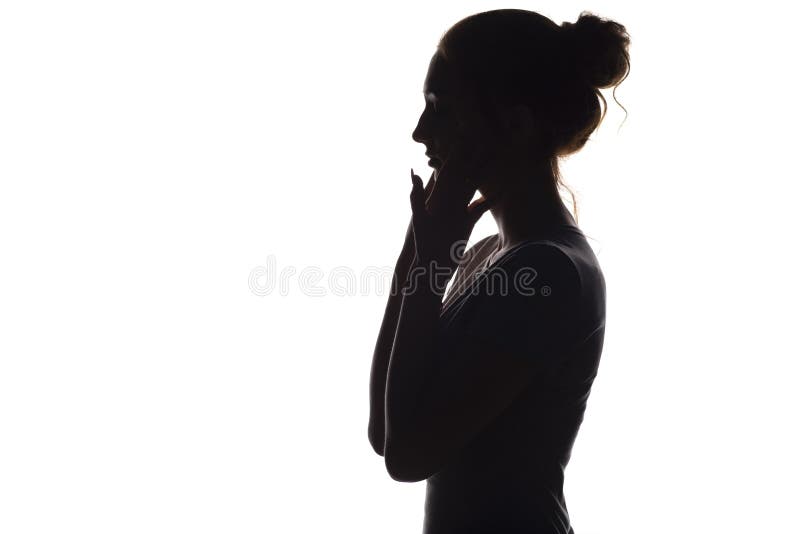 Silhueta de uma jovem mulher calma em um fundo isolado branco, figura da menina com mãos em sua cara fotos de stock Silhueta de uma jovem mulher calma em um fundo isolado branco, figura da menina com mãos em sua cara fotos de stock