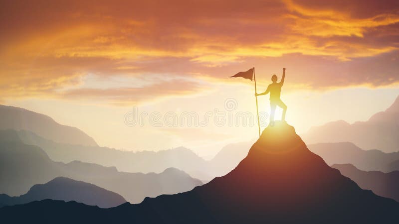 Silhueta do homem de negócios com a bandeira na parte superior da montanha sobre o fundo da luz do céu e do sol foto de stock Silhueta do homem de negócios com a bandeira na parte superior da montanha sobre o fundo da luz do céu e do sol foto de stock