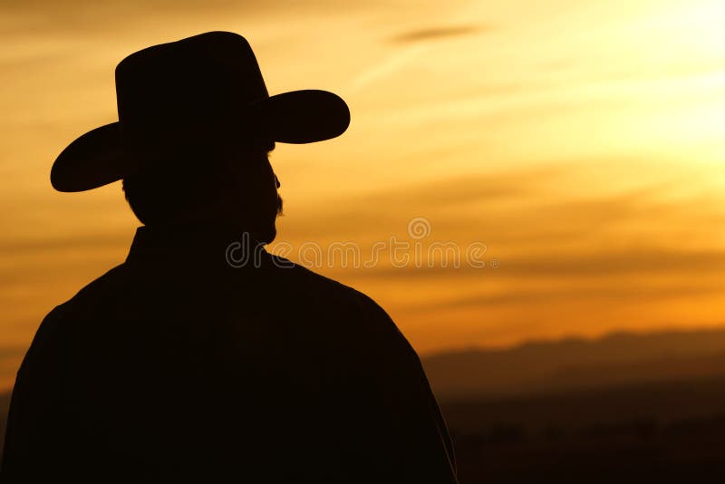 Silhueta do por do sol do cowboy imagens de stock royalty free Silhueta do por do sol do cowboy imagens de stock royalty free
