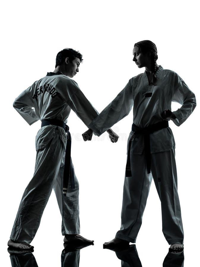 Silhueta dos pares da mulher do homem das artes marciais de taekwondo do karaté imagens de stock royalty free Silhueta dos pares da mulher do homem das artes marciais de taekwondo do karaté imagens de stock royalty free