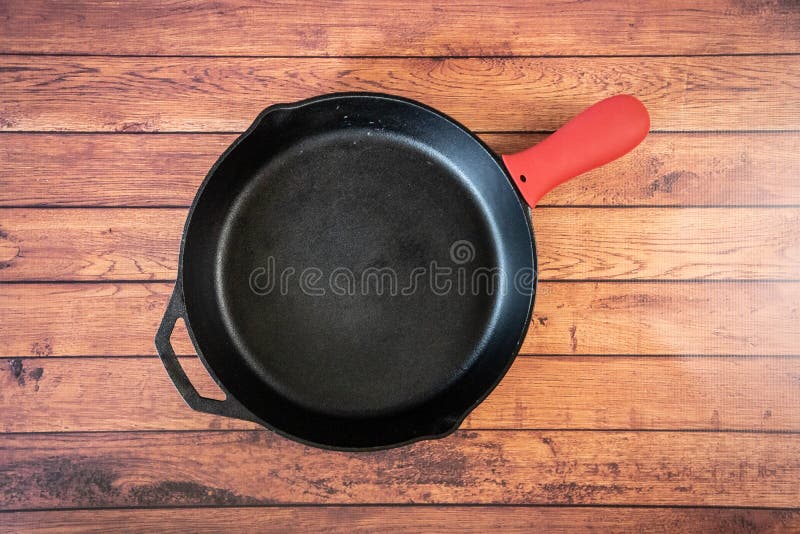 https://thumbs.dreamstime.com/b/silicone-hot-skillet-handle-cover-holder-insulating-kitchen-accessory-protects-hands-pan-handles-heat-resistant-creates-layer-184932209.jpg